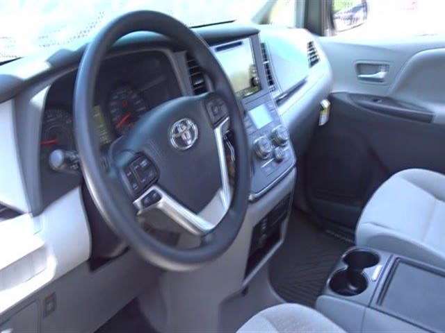 2017 Toyota Sienna LE